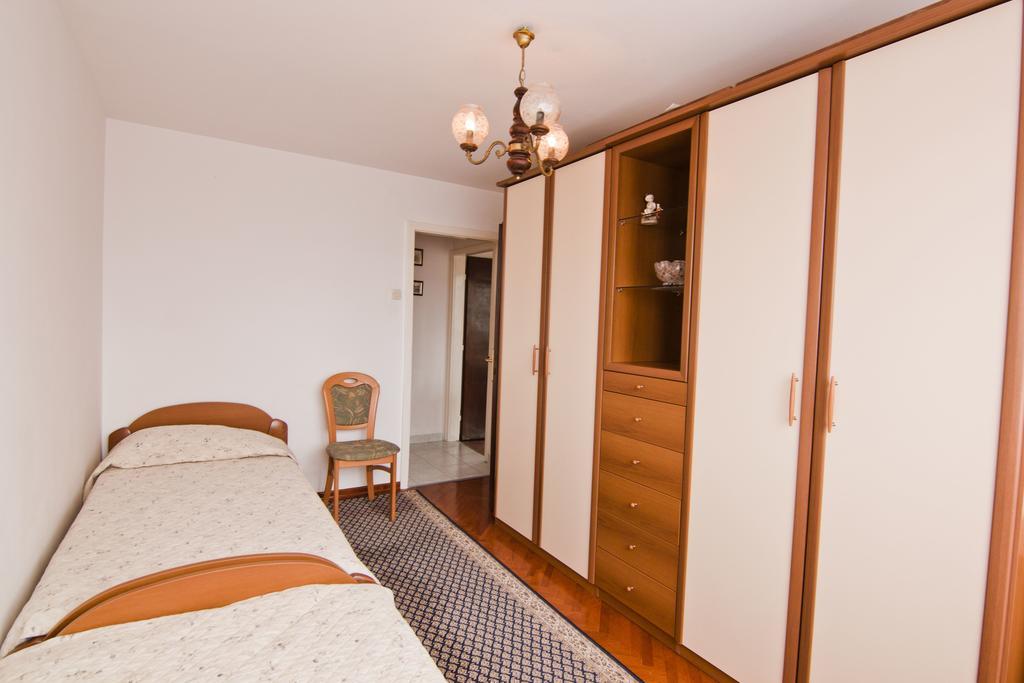 Apartment Tennis Split Rum bild